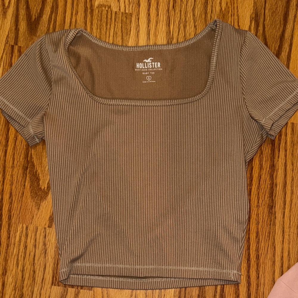 Hollister Women's Taupe Ribbed Crop Top